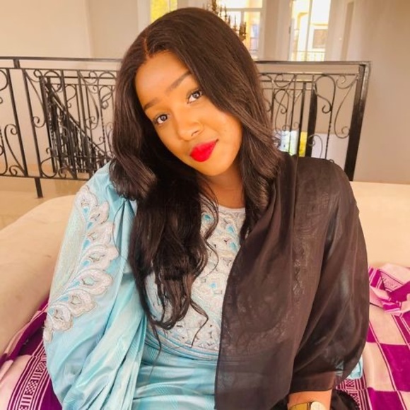 Meet your Posher, Oumou ben - Picture 1 of 1